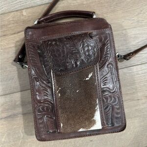 Leaders in Leather Crossbody Wallet Purse Pony tooled leather zipper closure EUC